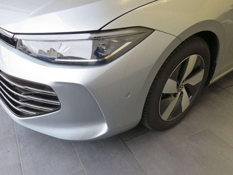 Gebraucht VW Passat Elegance 150 PS (110 kW) 2025 Silber  metallic Kombi