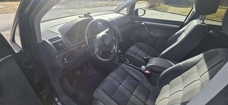 Gebraucht VW Touran 105 PS (77 kW) 2013 Schwarz Van / Kleinbus