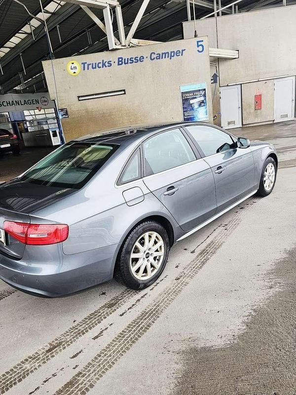 Gebraucht Audi A4 120 PS (88 kW) 2013 Limousine
