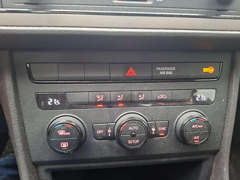 Gebraucht Seat Leon Reference 86 PS (63 kW) 2013 Weiss  normal Limousine