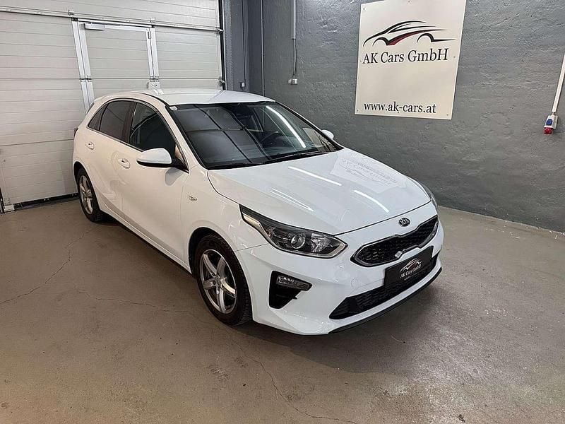 Weiß Gebraucht 2022 Kia Ceed Silver Kleinwagen | € 14.900 (Superpreis) - Bild 1/4