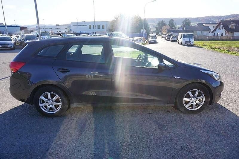 Gebraucht Kia Ceed Sportswagon Silver 90 PS (66 kW) 2015 Grau Kombi