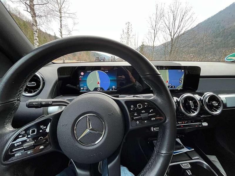 Gebraucht Mercedes GLB200 150 PS (110 kW) 2021 Grau SUV