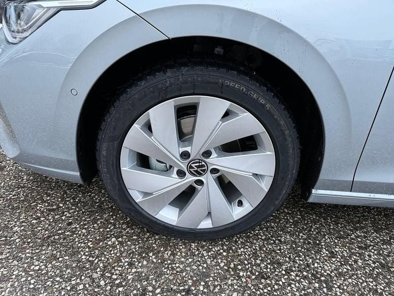Neu VW Golf VIII 115 PS (84 kW) 2026 Silber  metallic