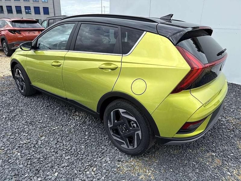 Neu Hyundai Bayon Premium 99 PS (72 kW) 2025 Grün SUV