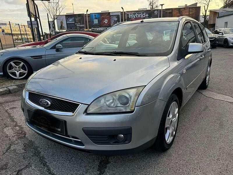 Silber Gebraucht 2005 Ford Focus Ghia Kombi | € 1.200 (Fairer Preis) - Bild 1/4