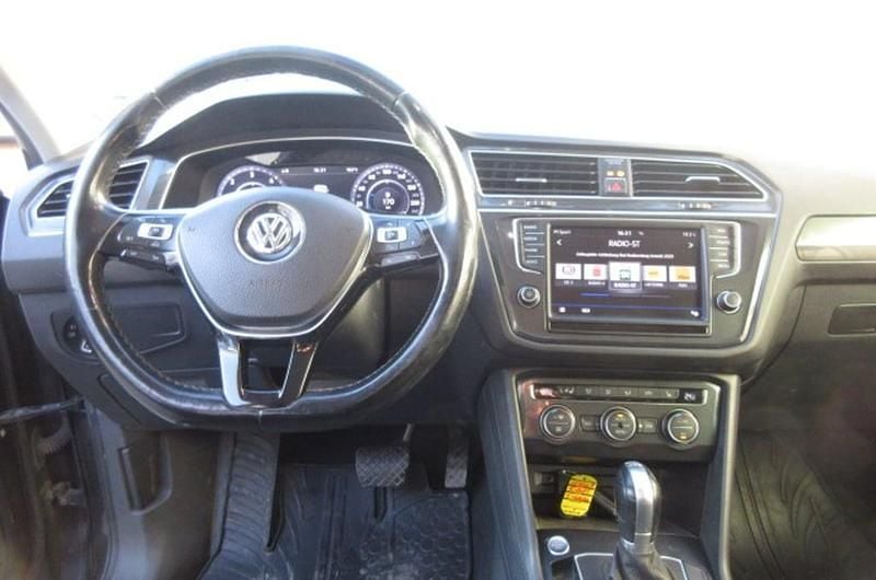 Gebraucht VW Tiguan Highline 150 PS (110 kW) 2017 Schwarz  metallicperleffektno SUV