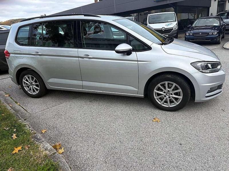 Gebraucht VW Touran 122 PS (89 kW) 2022 Silber Van / Kleinbus