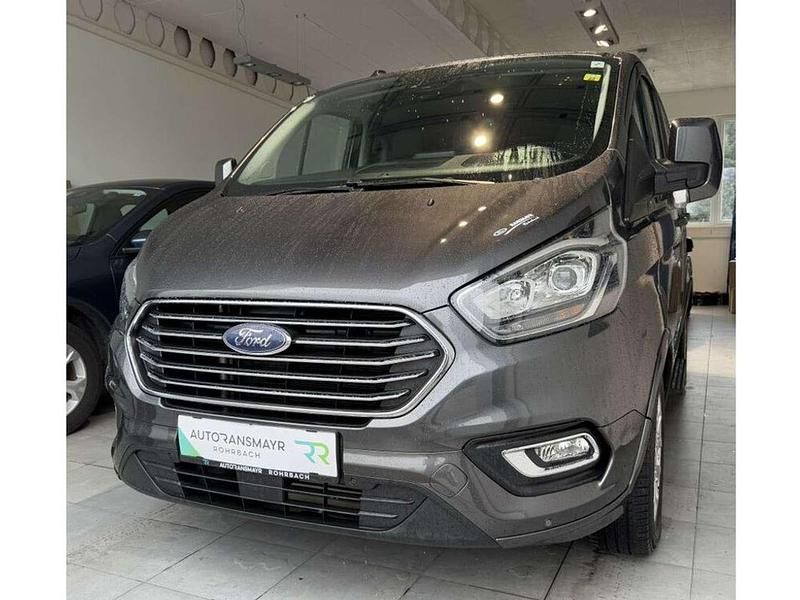 Gebraucht Ford Tourneo Titanium 131 PS (96 kW) 2022 Grau Van / Kleinbus