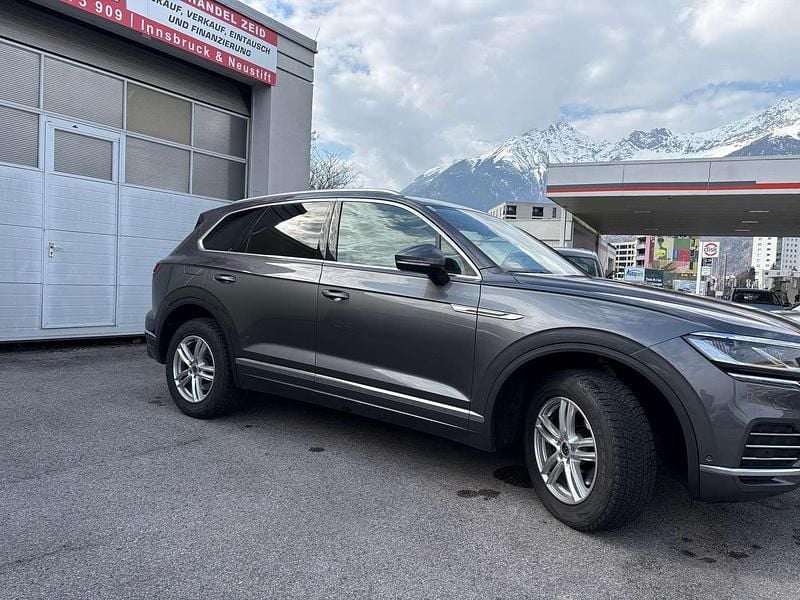 Gebraucht VW Touareg Elegance 231 PS (169 kW) 2019 Grau SUV