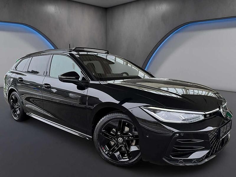 Gebraucht VW Passat R-line 150 PS (110 kW) 2024 Schwarz Kombi
