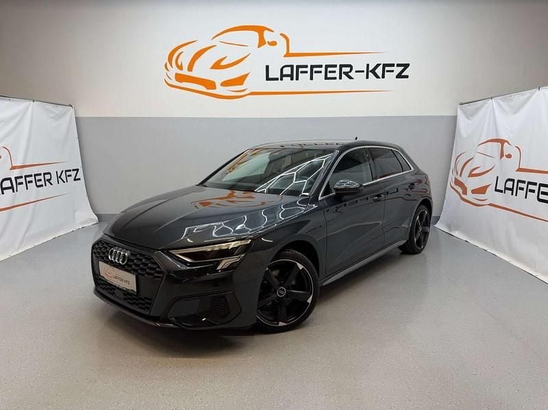 Grau Gebraucht 2021 Audi A3 Ambiente Kleinwagen | € 20.880 (Fairer Preis) - Bild 1/4