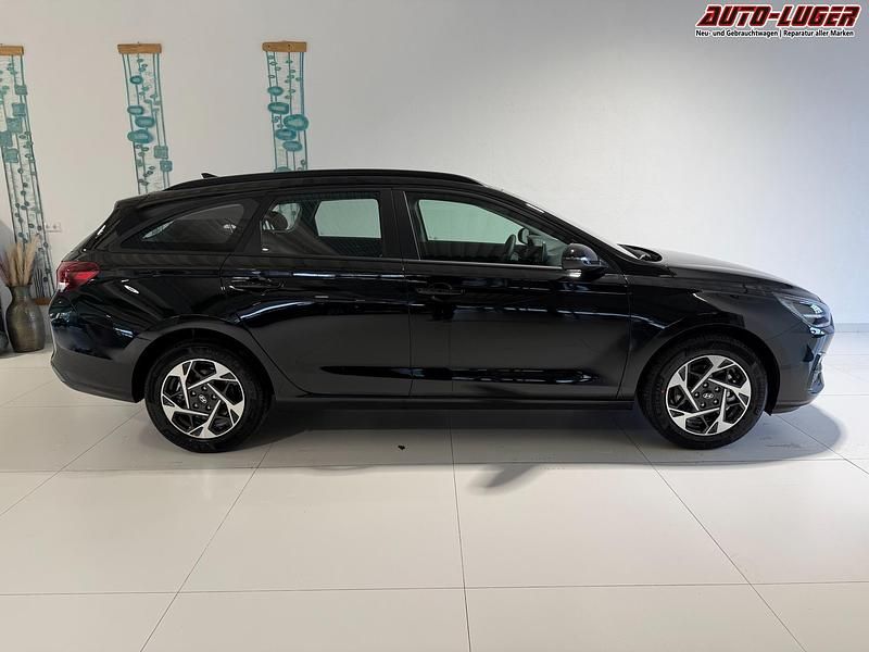 Neu Hyundai i30 GO! 97 PS (71 kW) 2025 Abyss black pearl Limousine