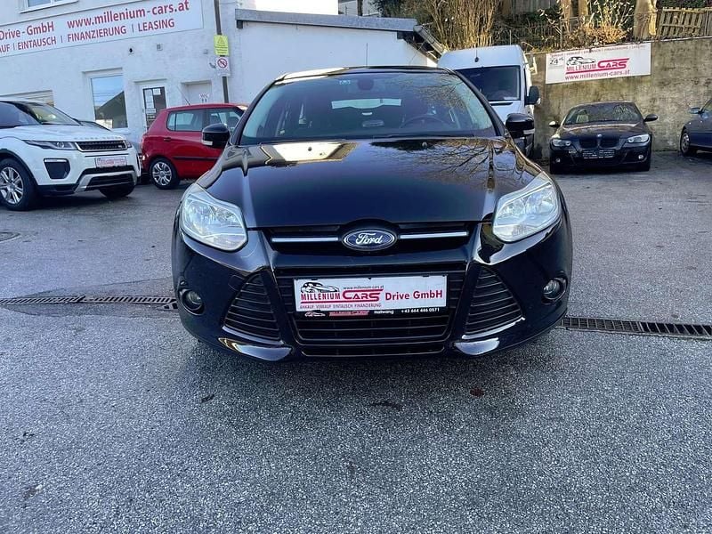 Gebraucht Ford Focus Trend 95 PS (69 kW) 2011 Grau Kombi