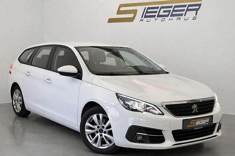 Gebraucht Peugeot 308 Active 131 PS (96 kW) 2020 Weiß Limousine