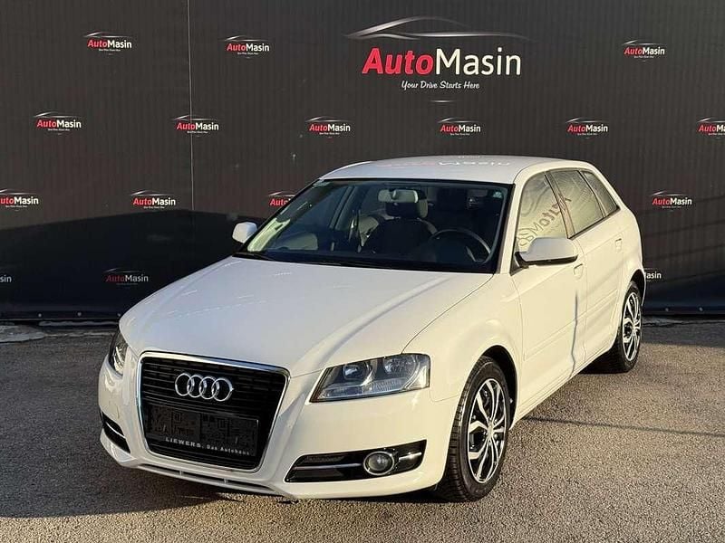 Weiß Gebraucht 2012 Audi A3 Attraction Limousine | € 7.900 (Guter Preis) - Bild 1/4