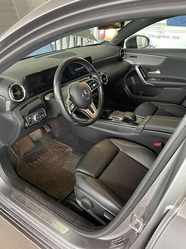 Gebraucht Mercedes A180 136 PS (100 kW) 2020 Grau Limousine