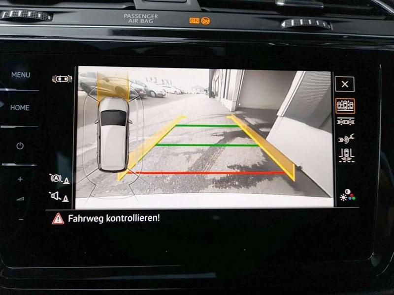 Gebraucht VW Touran 150 PS (110 kW) 2022 Weiß Van / Kleinbus