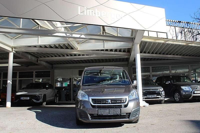 Gebraucht Peugeot TePee Active 99 PS (72 kW) 2015 Grau Kombi