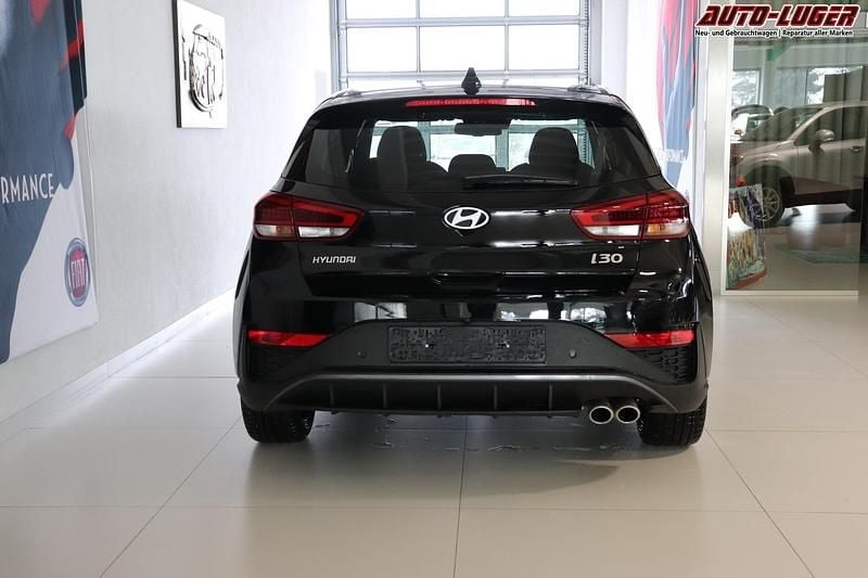 Gebraucht Hyundai i30 N Line 140 PS (102 kW) 2024 Abyss black pearl Limousine