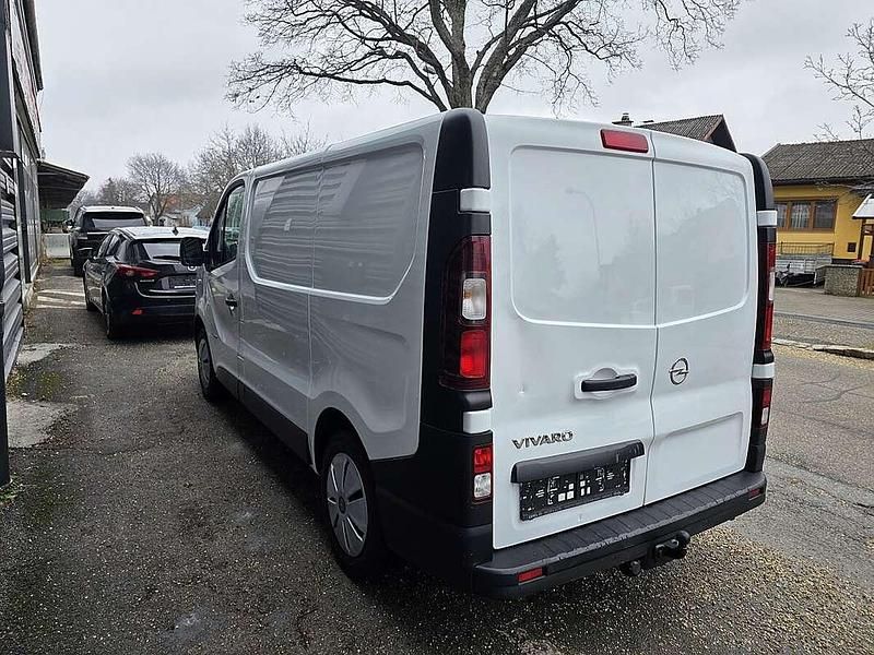Gebraucht Opel Vivaro Edition 95 PS (69 kW) 2018 Weiß Van / Kleinbus