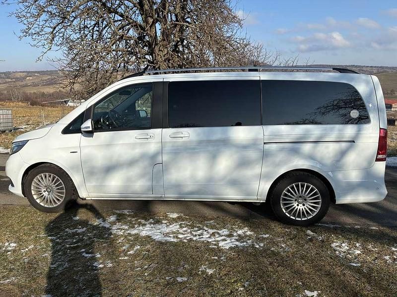 Gebraucht Mercedes V220 Avantgarde 163 PS (119 kW) 2015 Weiß Van / Kleinbus