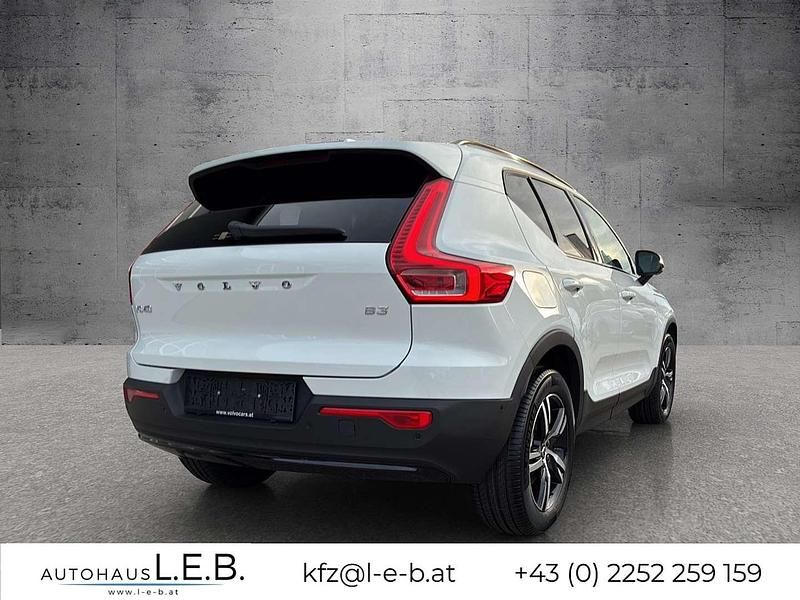 Gebraucht Volvo XC40 Plus 163 PS (119 kW) 2025 Weiß SUV