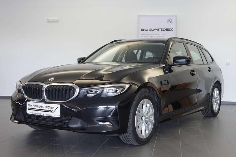 Schwarz Gebraucht 2021 BMW 330e Advantage Kombi | € 23.850 (Superpreis) - Bild 1/4
