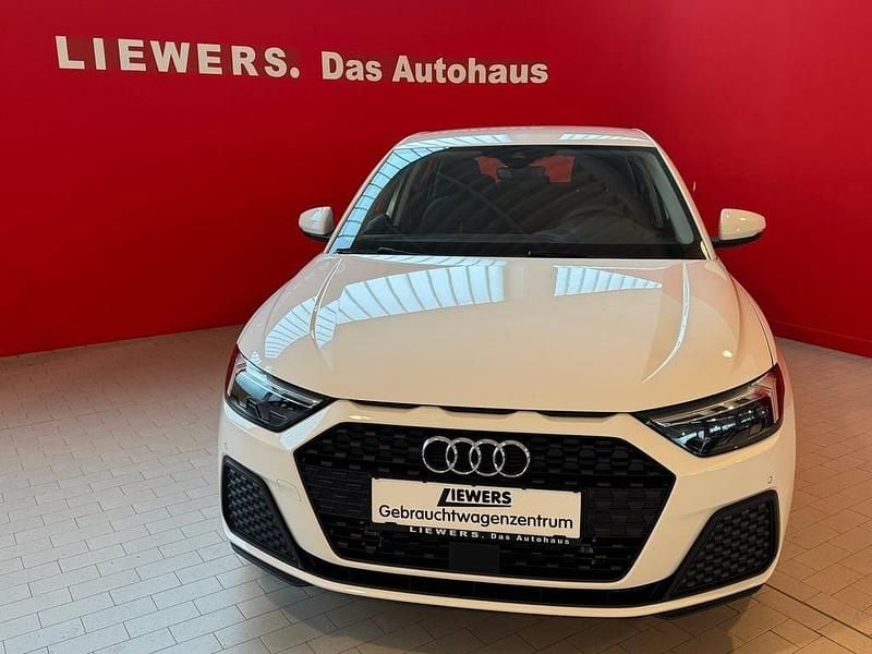 Weiss normal Neu 2026 Audi A1 Sportback Kleinwagen | € 26.880 (Fairer Preis) - Bild 1/3