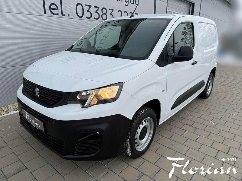 Gebraucht 2022 Peugeot Partner Premium 102 PS Van / Kleinbus – 8291 ...