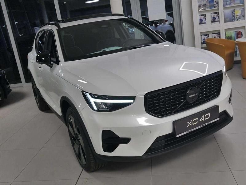 Gebraucht Volvo XC40 Plus 163 PS (119 kW) 2025 Weiß SUV