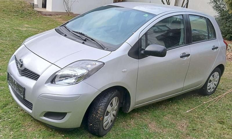 Gebraucht Toyota Yaris Luna 69 PS (50 kW) 2009 Grau Kleinwagen