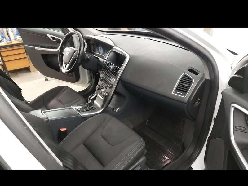 Gebraucht Volvo XC60 Kinetic 190 PS (139 kW) 2016 Weiß SUV