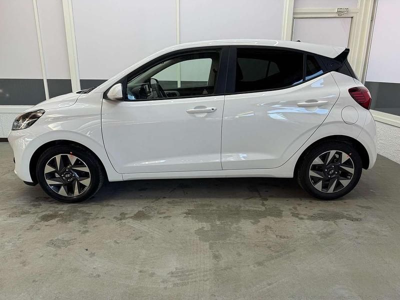 Neu Hyundai i10 Premium 77 PS (56 kW) 2025 Weiß Kleinwagen