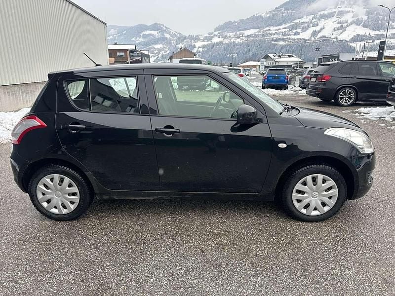 Gebraucht Suzuki Swift 90 PS (66 kW) 2013 Schwarz Kleinwagen