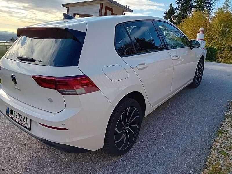 Gebraucht VW Golf 110 PS (80 kW) 2024 Weiß Limousine
