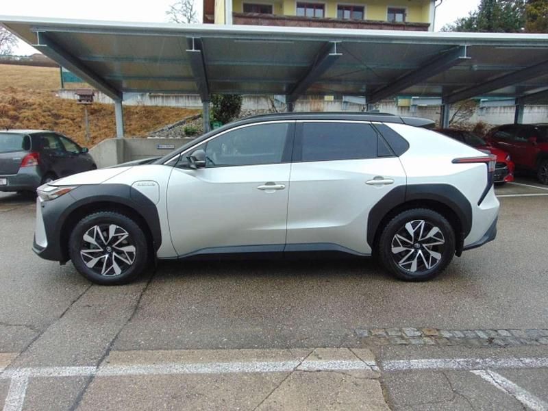 Gebraucht Toyota bZ4X 160 kW (218 PS) 2022 Silber SUV