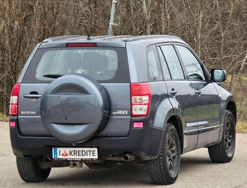 Gebraucht Suzuki Grand Vitara 129 PS (94 kW) 2008 Grau SUV