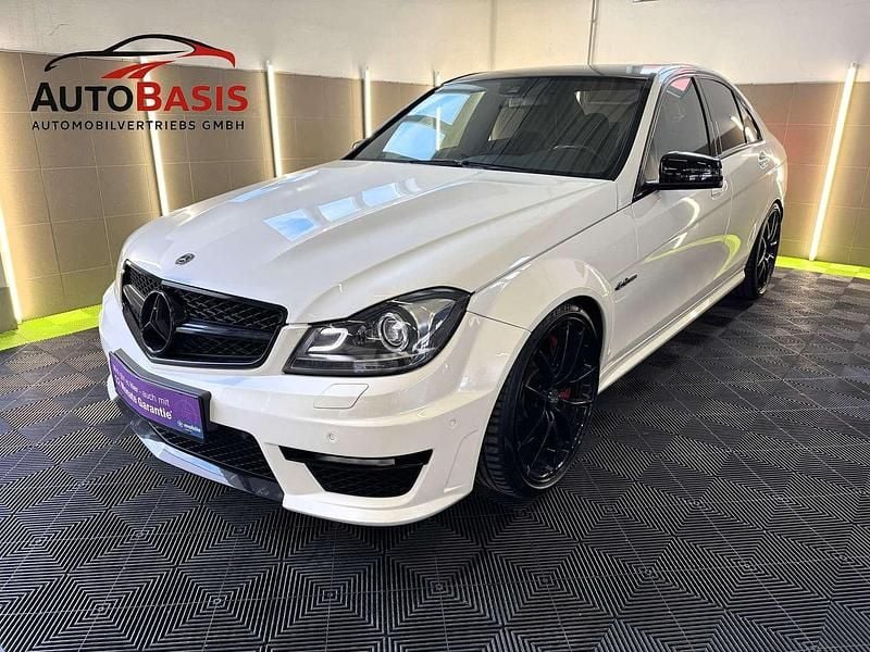 Weiß Gebraucht 2011 Mercedes C63 AMG AMG Limousine | € 38.990 - Bild 1/4