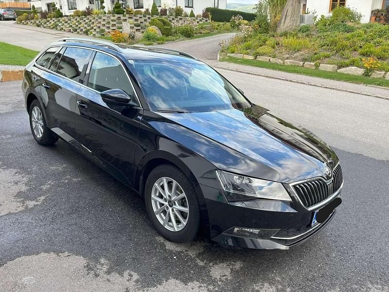 Schwarz Gebraucht 2017 Skoda Superb Style Kombi | € 19.500 (Guter Preis) - Bild 1/4