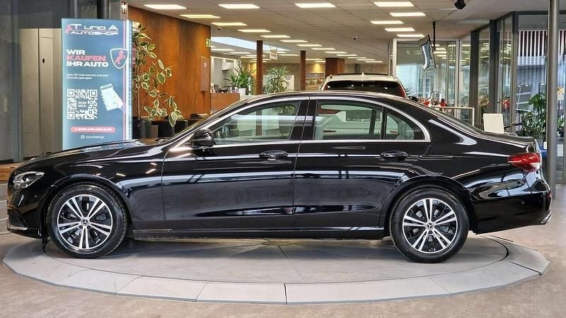 Gebraucht Mercedes E220 Advantage 194 PS (142 kW) 2020 Schwarz Limousine