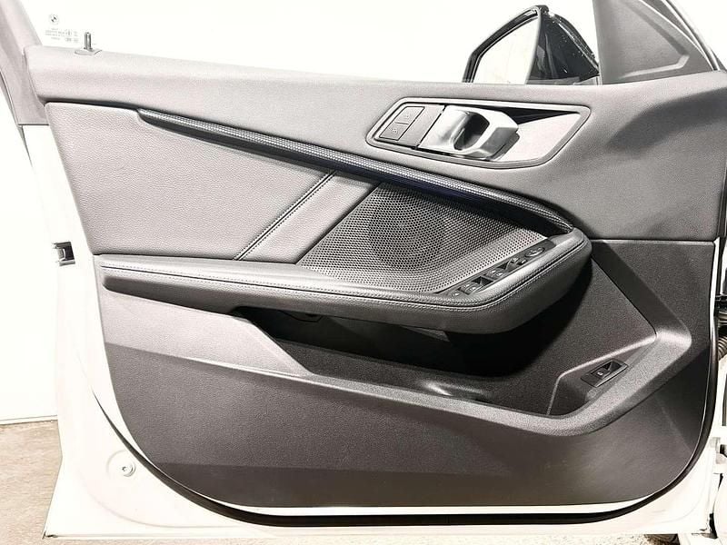 Gebraucht BMW 118 Shadowline 150 PS (110 kW) 2023 Weiß Kleinwagen