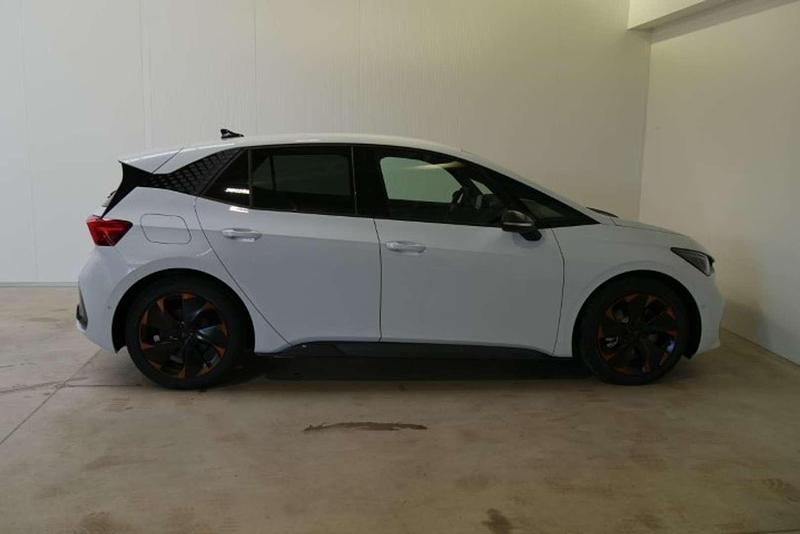 Neu Cupra Born e-Boost 69 kW (95 PS) 2025 Weiss  metallic Kleinwagen