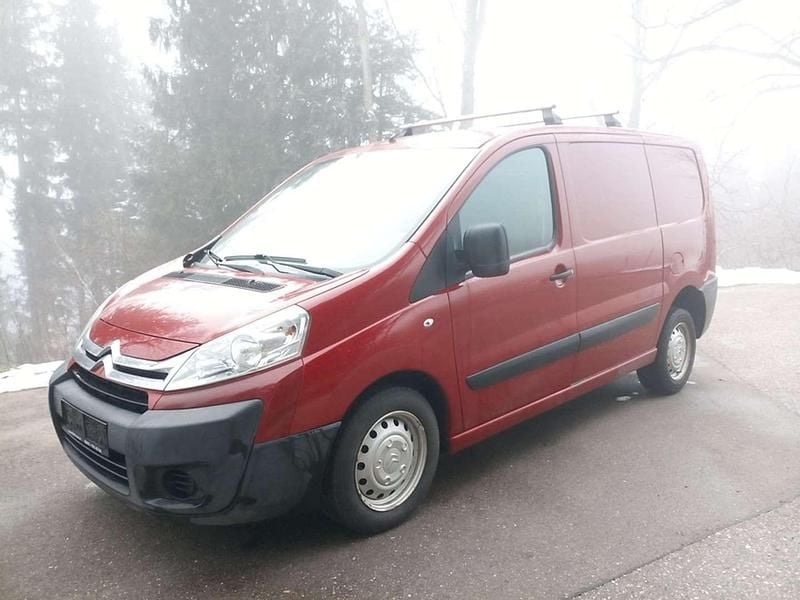 Rot Gebraucht 2015 Citroën Jumpy Van / Kleinbus | € 8.000 - Bild 1/4