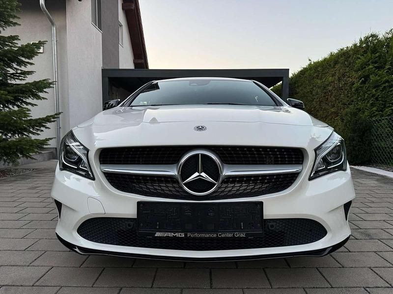 Gebraucht Mercedes CLA200 136 PS (100 kW) 2017 Weiß Coupé