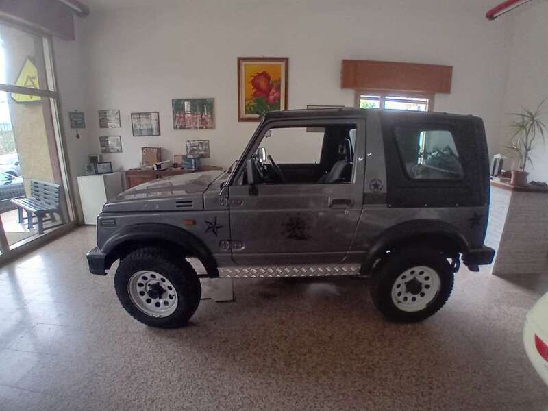 Grau Gebraucht 1988 Suzuki Samurai SUV | € 7.900 - Bild 1/4