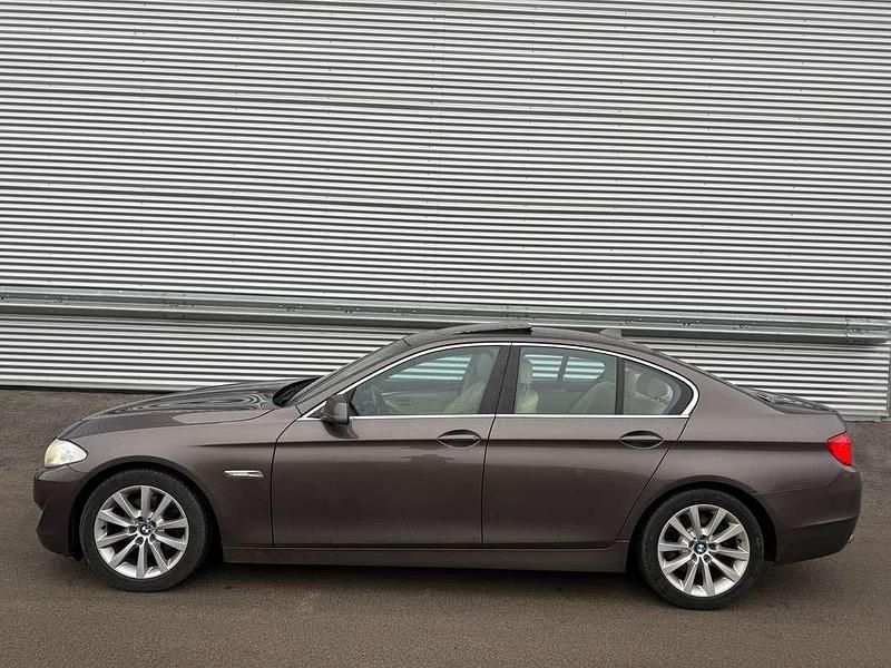 Gebraucht BMW 523 204 PS (150 kW) 2011 Braun Limousine