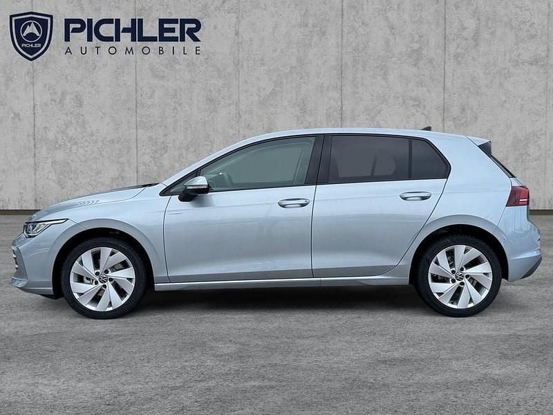 Neu VW Golf VIII 115 PS (84 kW) 2026 Silber  metallic