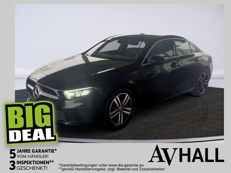 Schwarz Gebraucht 2022 Mercedes A200 Limousine | € 23.990 (Superpreis) - Bild 1/4