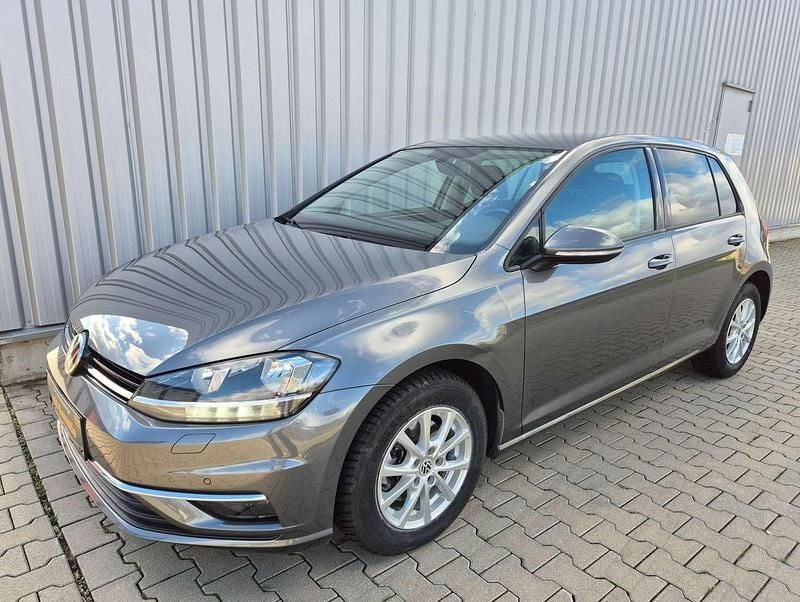 Grau Gebraucht 2019 VW Golf Limousine | € 12.500 (Fairer Preis) - Bild 1/4